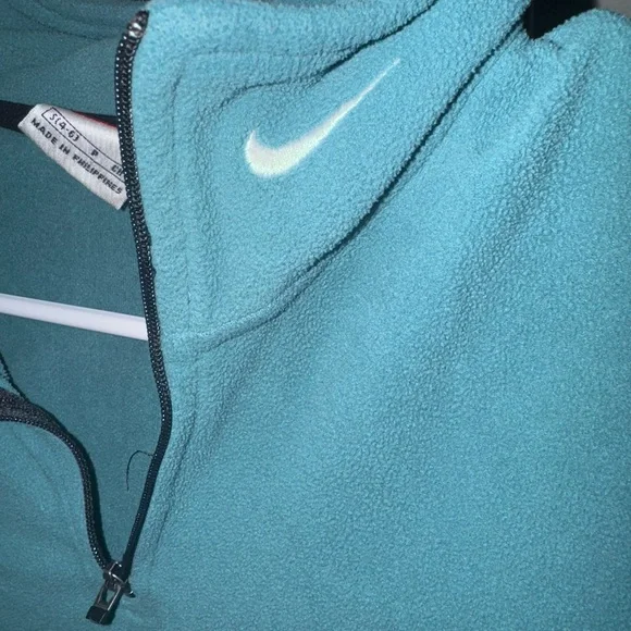 VTG Women’s Nike Therma-Fit Victory half zip - Picture 5 of 5